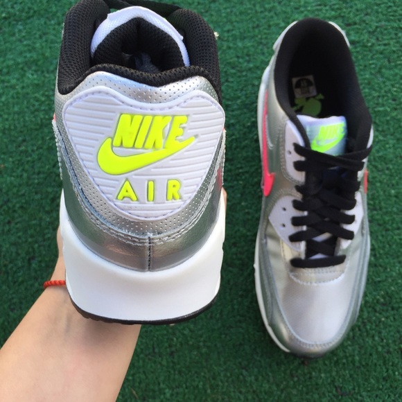 Women's Nike Air Max sneakers silver - Picture 2 of 4