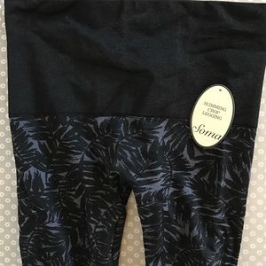 Soma slimming crop legging NWT