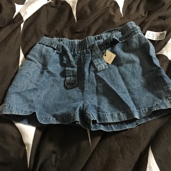 F21 belted jean shorts