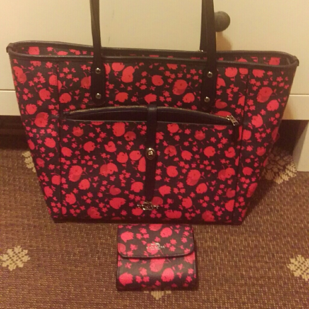 🎉HP🎉 Coach purse & wallet prairie calico floral - Picture 2 of 3