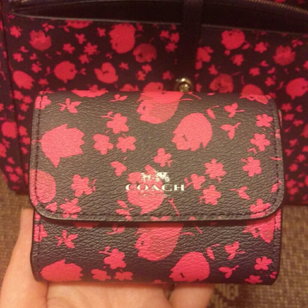 🎉HP🎉 Coach purse & wallet prairie calico floral - Picture 3 of 3