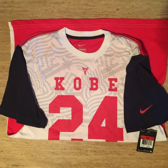 NWT.  NIKE KOBE BRYANT COTTON SHORT SLEEVE T-SHIRT