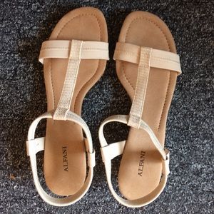 Low wedge sandal