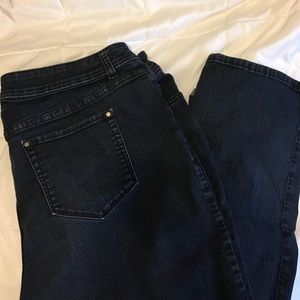 Chico's Fabulously Slimming Jeans Size 2.5