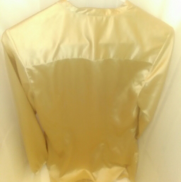 SOLD-Queen Collection Top - Picture 2 of 2