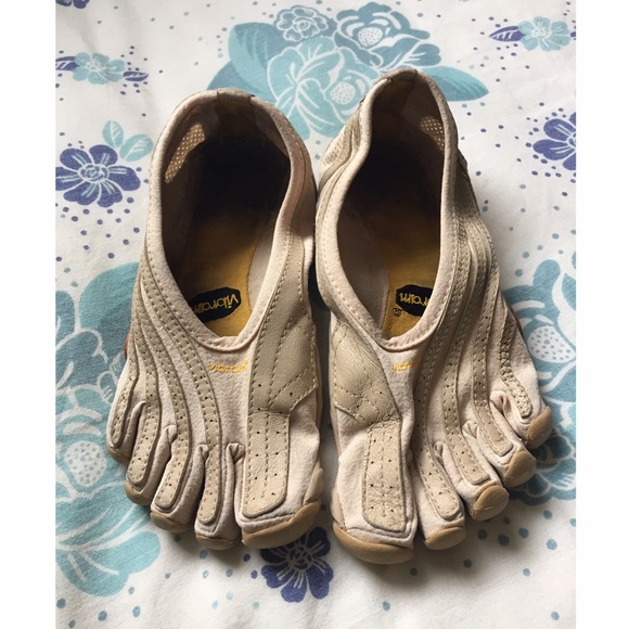 Vibram Shoes - Vibram Finger-Toes Beige
