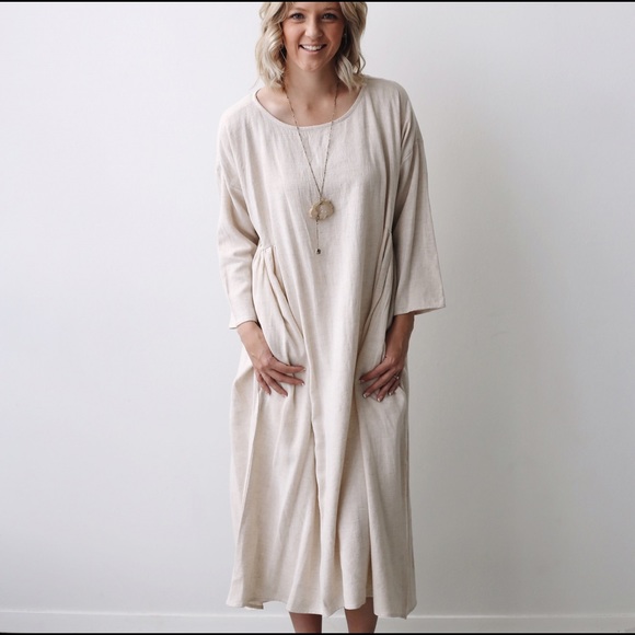 Beige linen dress with pockets!