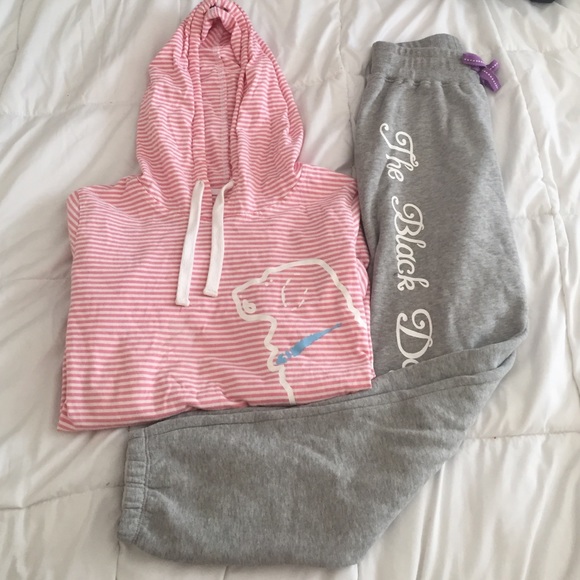 The black dog lounge outfit