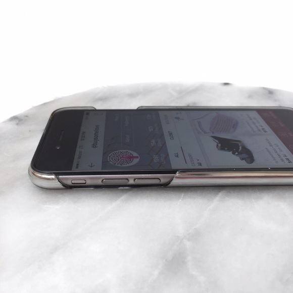 • Michael Kors • Mirror Phone Case - Picture 3 of 3