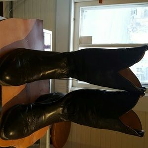 Mens Tony Lama boots.