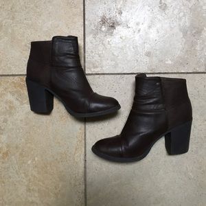 DIVIDED brown booties.