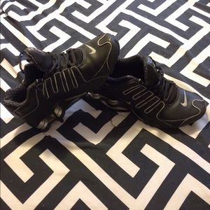 Size 7.5 Nike Shox.