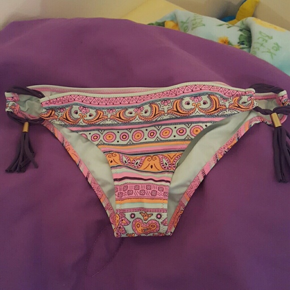 VICTORIA'S SECRET Cheeky Bikini Bottoms!