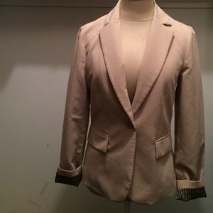 Neutral blazer