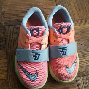 Girls Nike shoes.