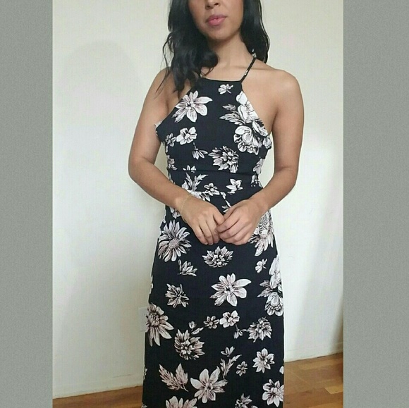 💕LAST ONE💕 BLACK IVORY FLORAL MAXI DRESS - Picture 3 of 4
