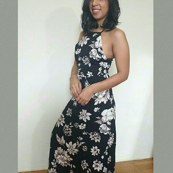 💕LAST ONE💕 BLACK IVORY FLORAL MAXI DRESS - Picture 4 of 4
