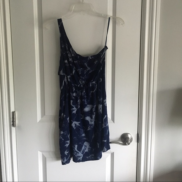 One shoulder dress