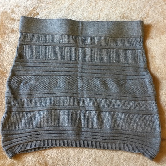 Fitted patterned miniskirt