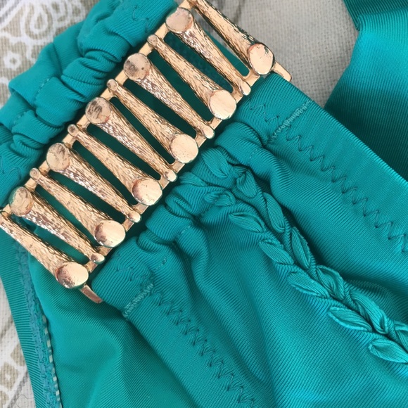 Bikini - Picture 2 of 2