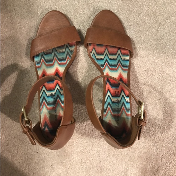 American Eagle wedges- worn once to a wedding