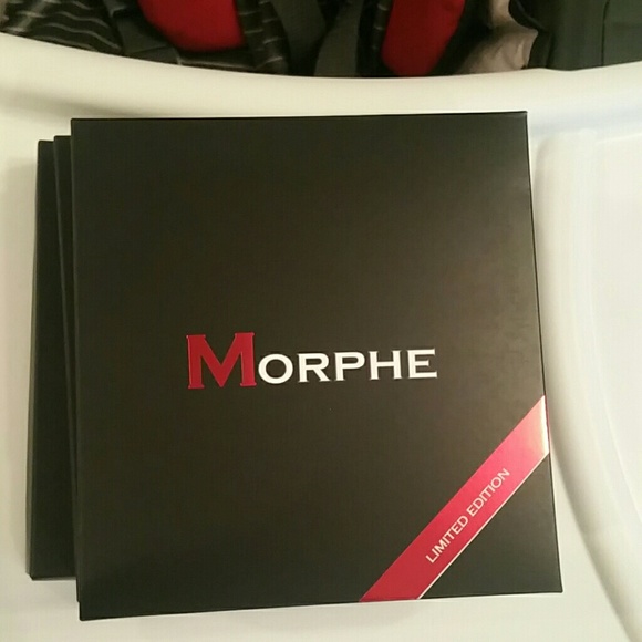 Morphe bronzed mocha palette sold out! Brand new - Picture 3 of 3