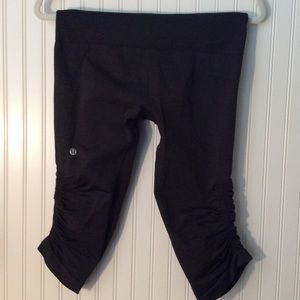 Black Lululemon capris