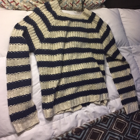 Woman's hand knit sweater - Picture 1 of 4
