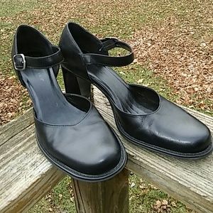 Kenneth Cole Reaction leather Mary Janes