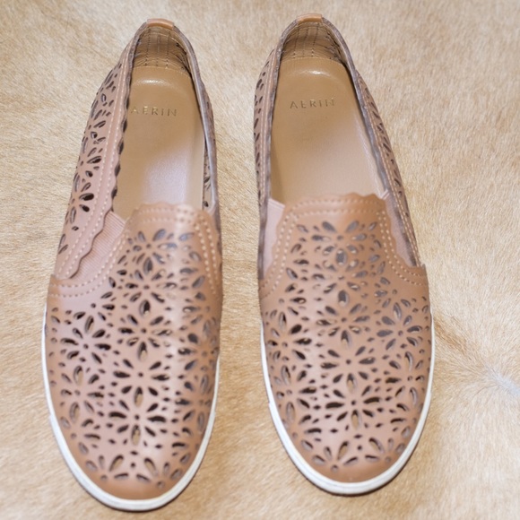 Fun peek-a-boo flat sneaks