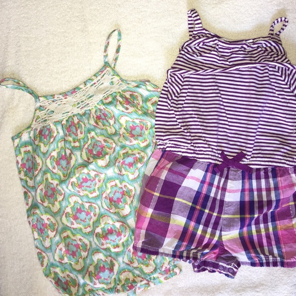 🎈2 light girls rompers. Old navy and place.🎈