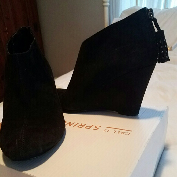 Wedge suede booties