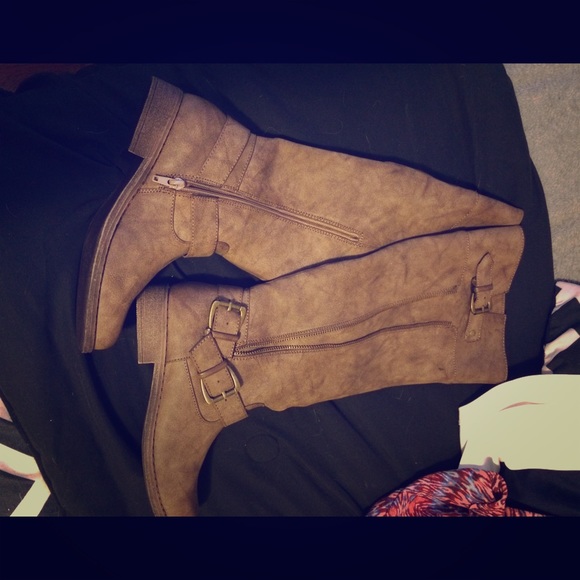 Size 7 high boot! Never worn. Too small for me.