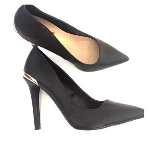 Black heels with gold on back