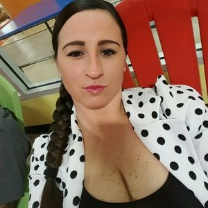 Meet your Posher, Candas