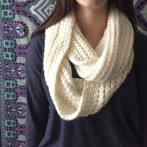 ✨NEW LOW✨ LOFT Scarf