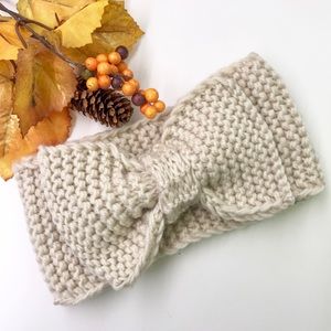 Knitted head warmer with bow design.