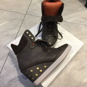 Report Snecker wedges like new!