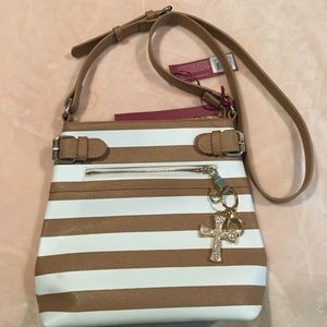 Cute La Terre Fashion purse.  Make a listing ❤️