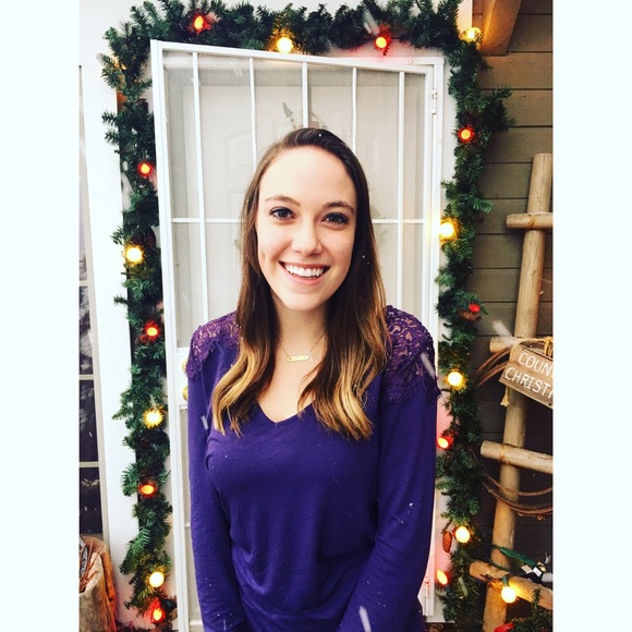 Meet your Posher, Nicole - Picture 3 of 3