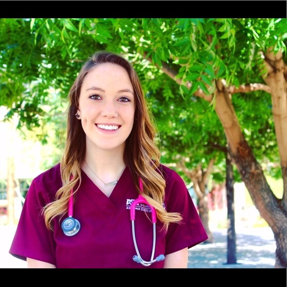 Meet your Posher, Nicole - Picture 2 of 3