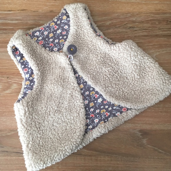 Mini Boden Other - Mini Boden 18M Faux Fur Sherpa & Floral Vest