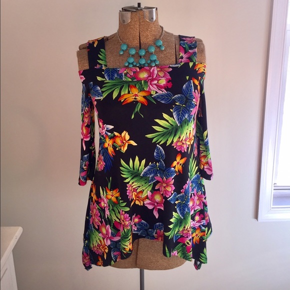 Cha Cha Vente Tops - Cold Shoulder NWOT Tropical tunic size small 🌴