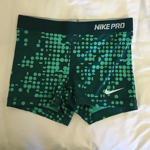 Nike pro shorts small