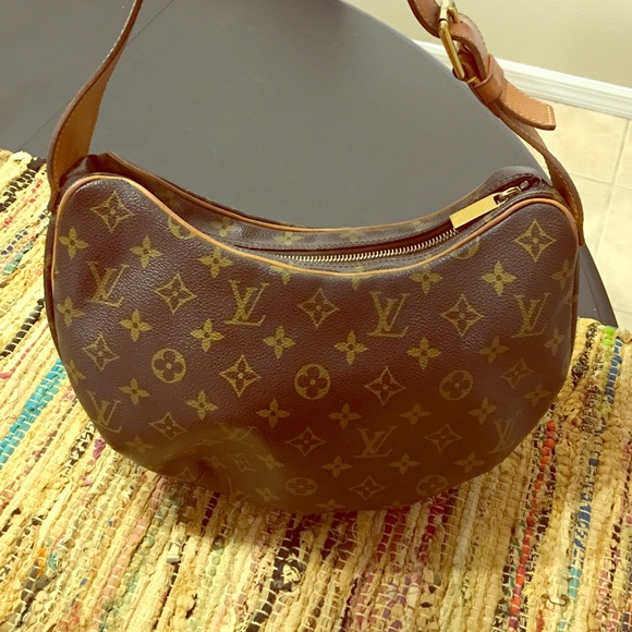 Classic Louis Vuitton shoulder bag