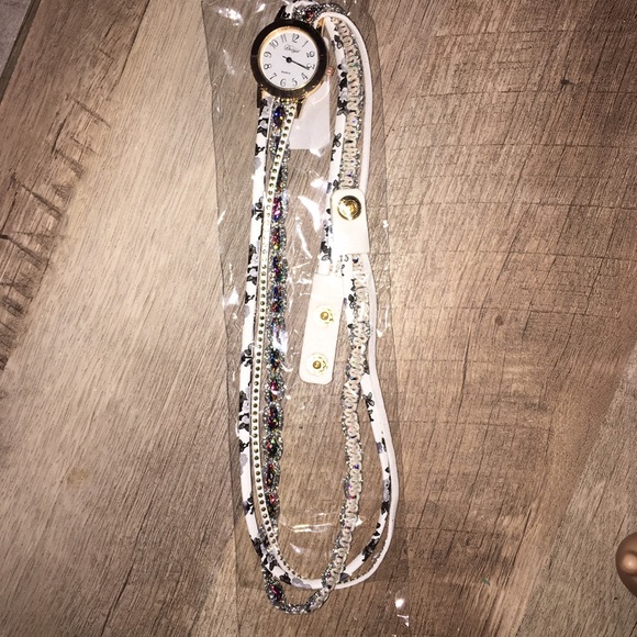 Beautiful wrap around wrist watch, brand new
