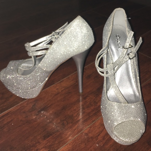 Heels - Picture 2 of 2