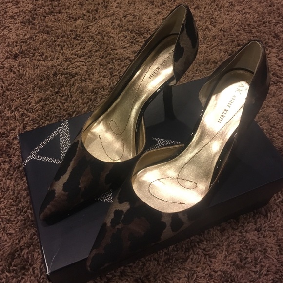 Anne Klein Leopard print heel