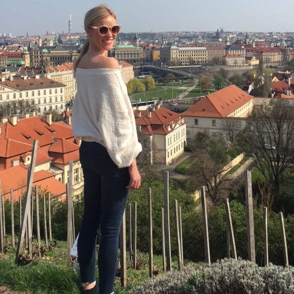 Meet your Posher, Kaitlin - Picture 2 of 9