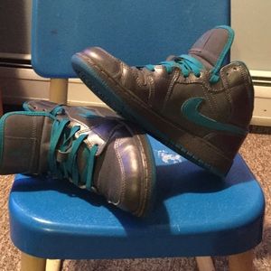 Nike Air Jordan's 1 Mid Retro size 3.5 youth